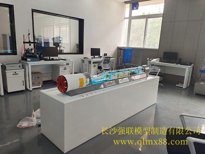 雙護(hù)盾TBM盾構(gòu)機(jī)模型 雙護(hù)盾TBM盾構(gòu)機(jī)模型
